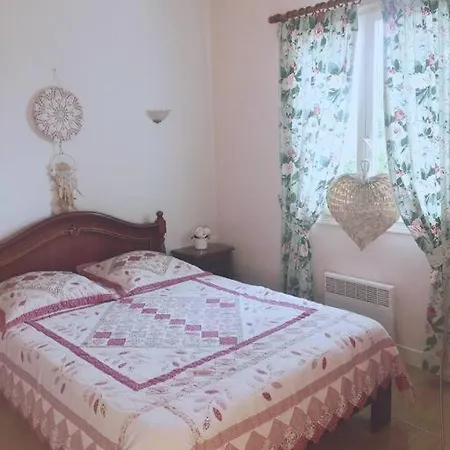 Апартаменты Chez Nadine Roquecor