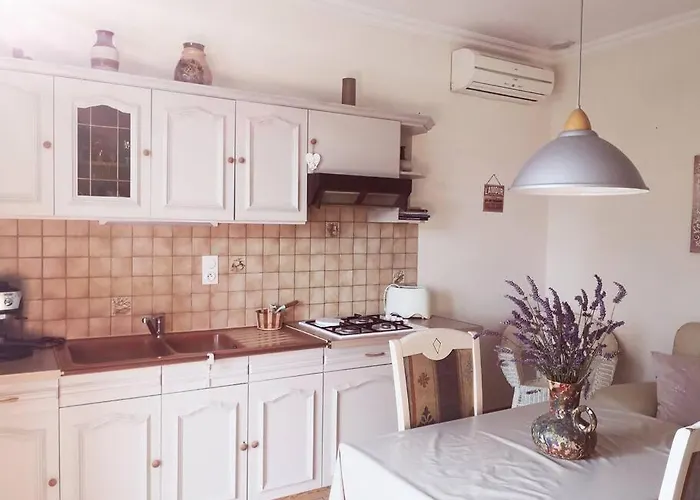 Chez Nadine Roquecor